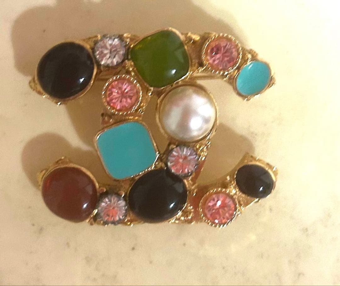 中古　美品　シャネル　ブローチ　ロゴ　ストーン