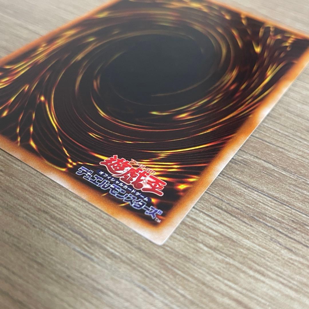 遊戯王　青眼の白龍・ブラックマジシャン・真紅眼の黒竜 3枚セット