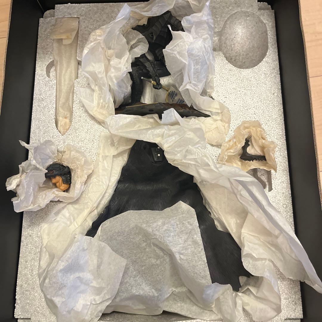 ART OF WAR Berserk Guts-Armored フィギュア