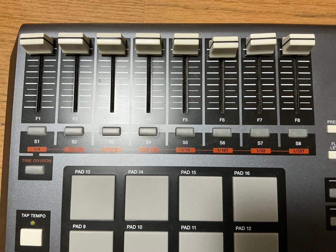 【値下げ】AKAI MPD32 MIDIコントローラー