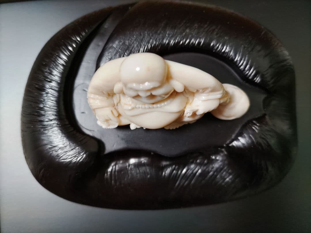 送料込　天然サンゴ 宝石白珊瑚 布袋尊 鑑別保証書 洪順利 作品証明書付 七福神