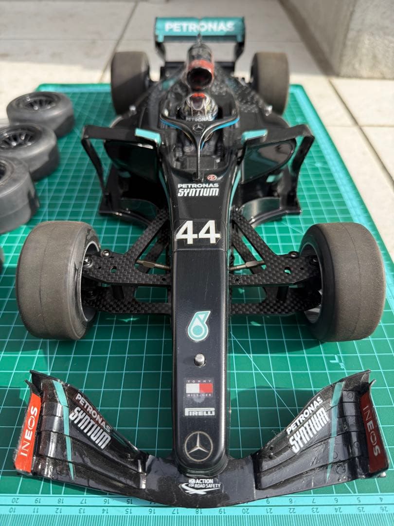 アソシエイテッドシャーシ タミヤf104ボディ