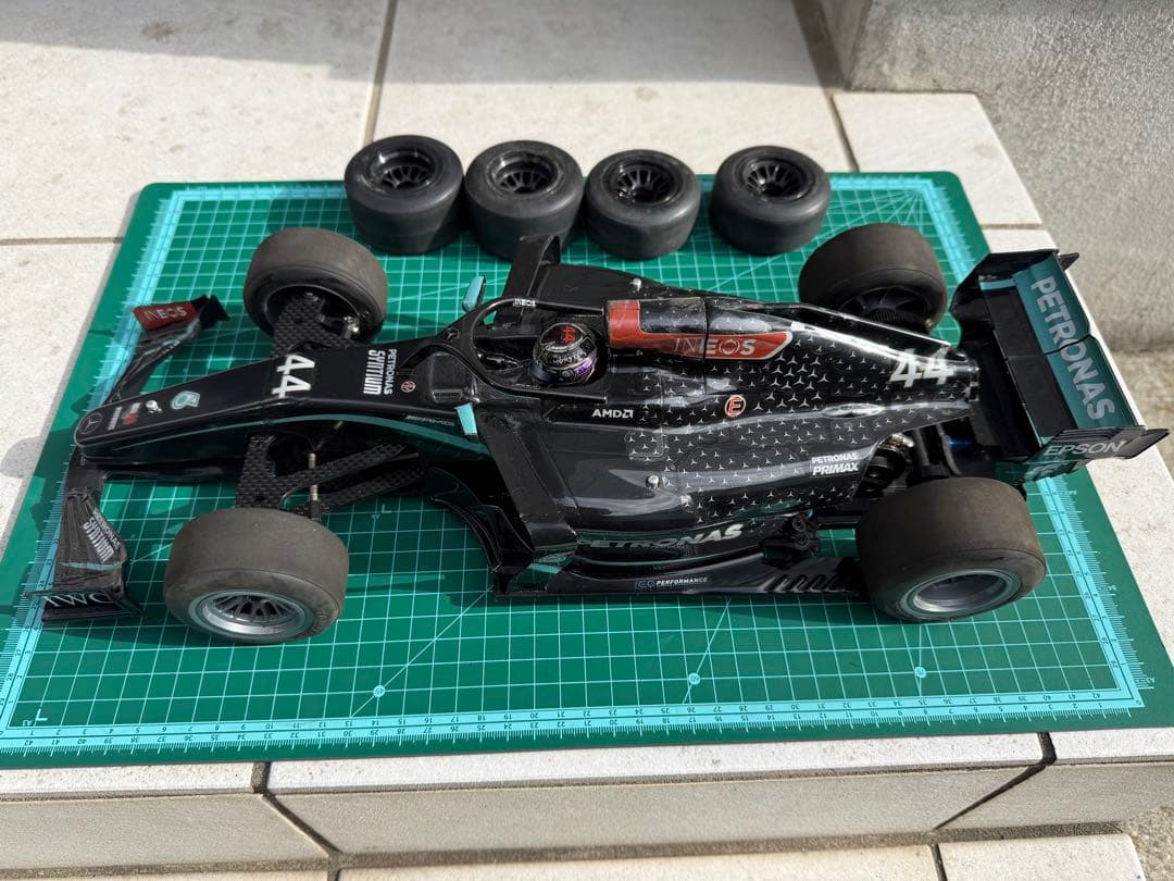 アソシエイテッドシャーシ タミヤf104ボディ