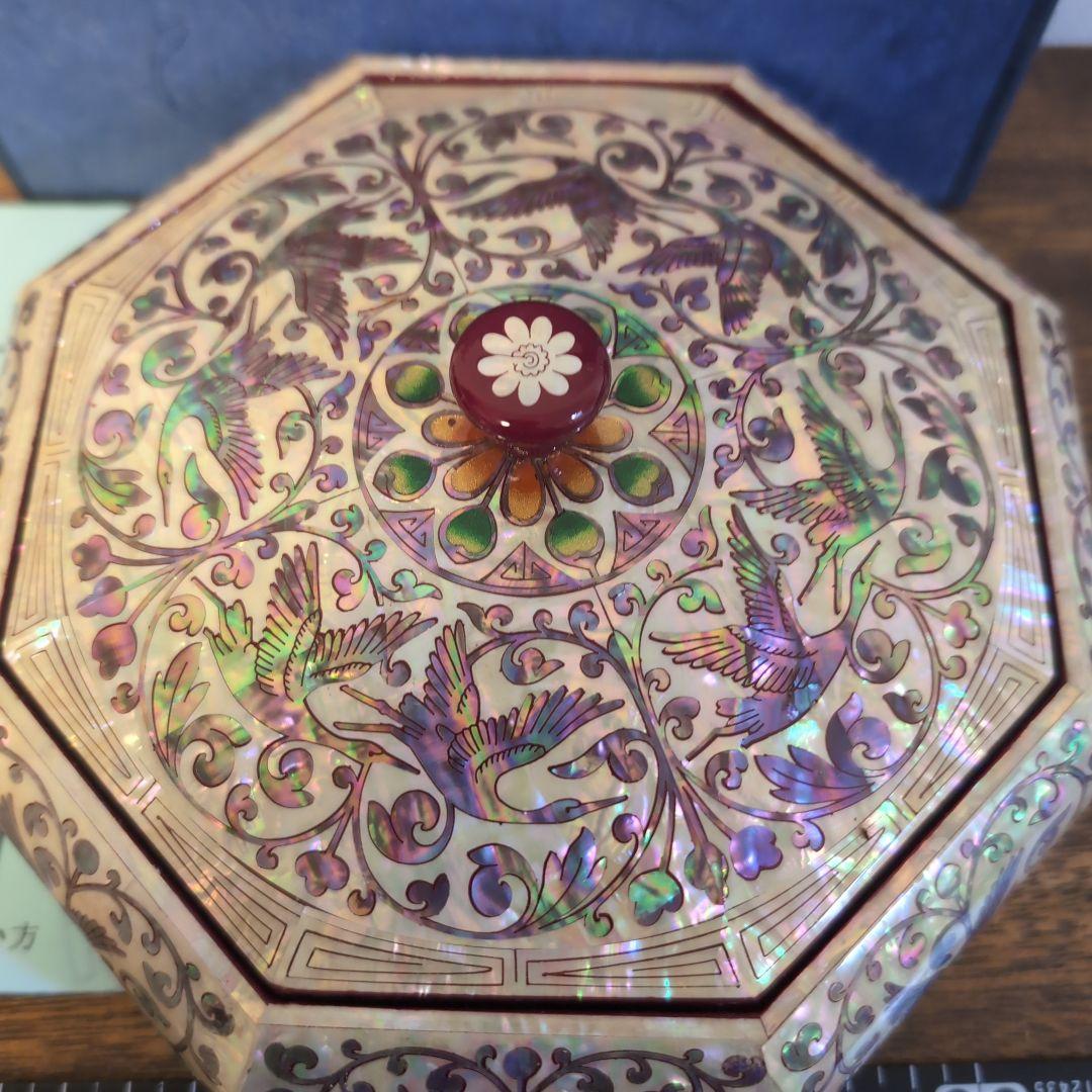 韓国螺鈿　作家物　八角形 漆器 菓子器 花鳥文様　漆器　漆芸　工芸品