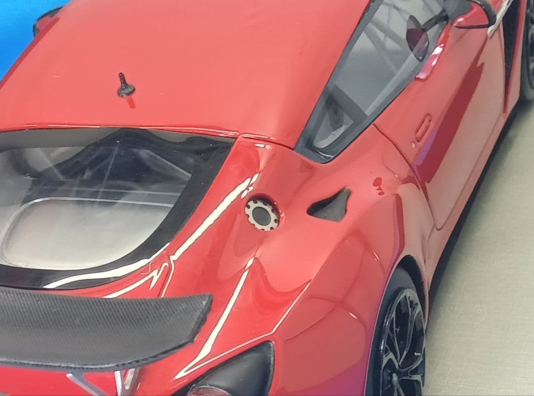 1/18 アストンマーチン V12 zagato テクノモデル 窓浮きあり