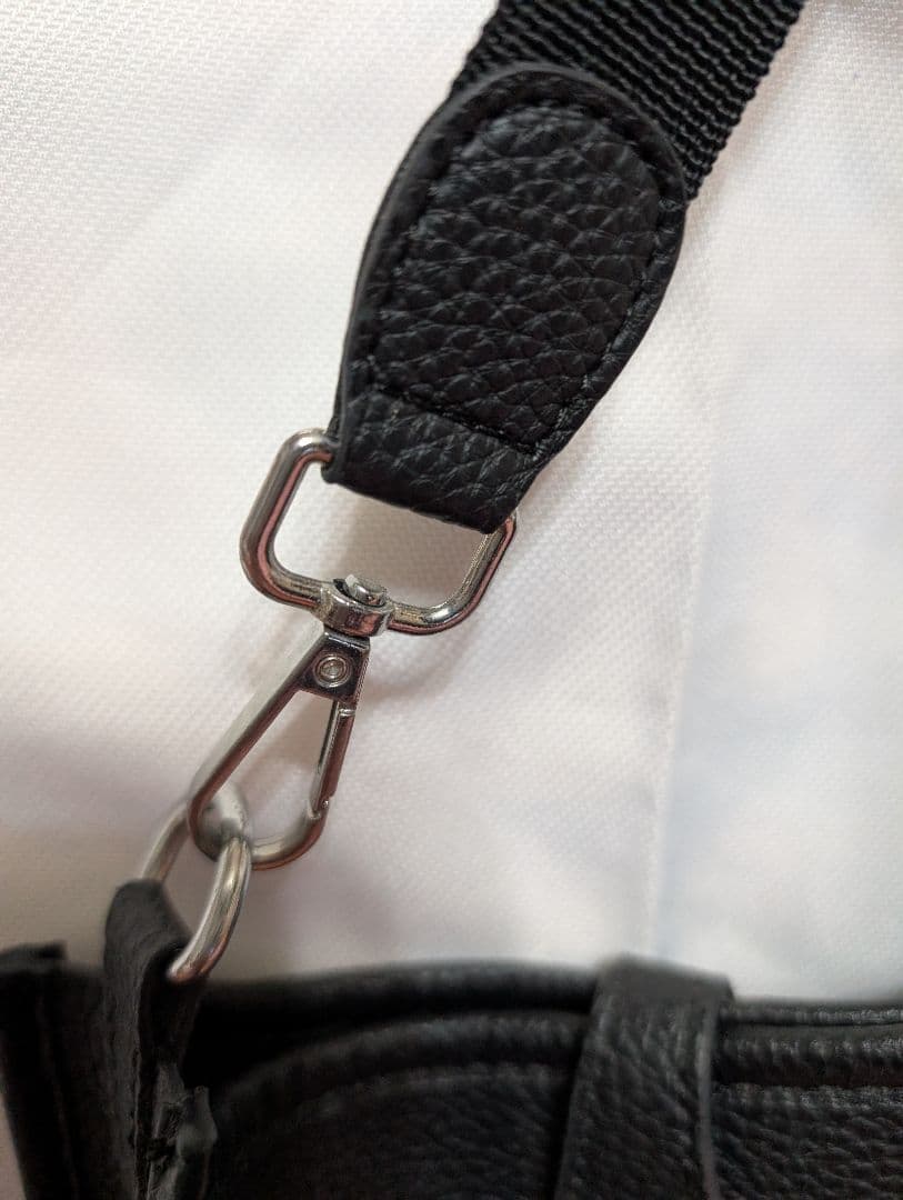 ブラックレザー パンチング ショルダーバッグ