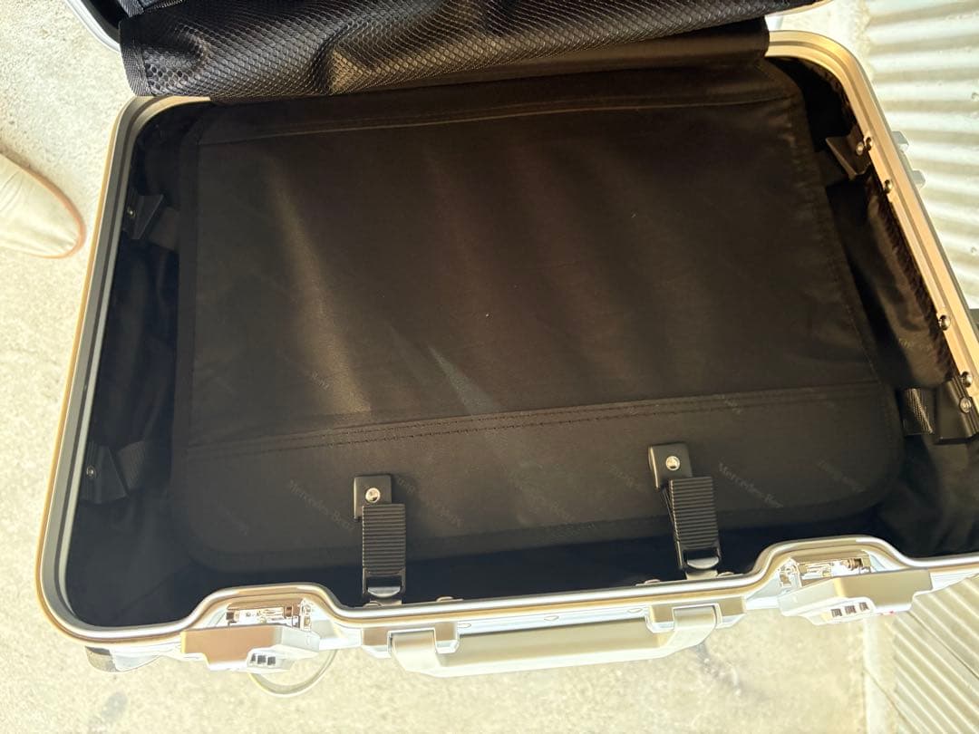 Mercedes-Benz アルミニウムキャリーケース32Lベンツ　スーツケース