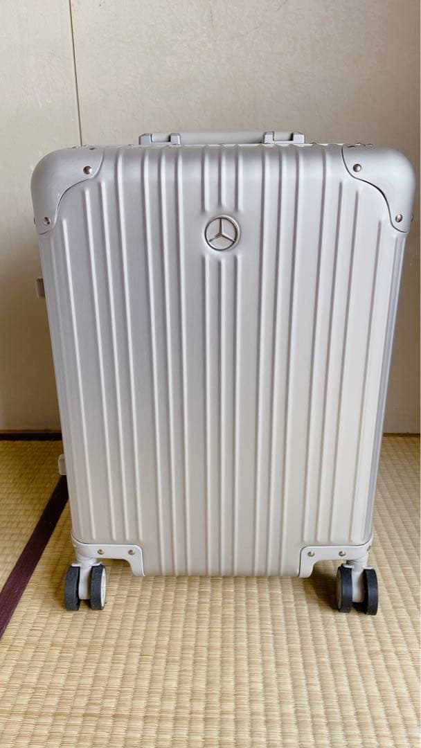 新品未使用メルセデスベンツ　アルミスーツケース