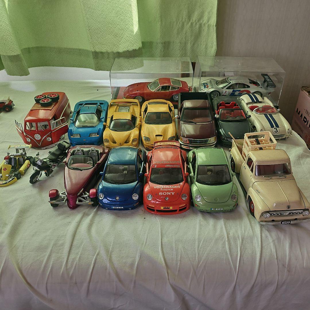 １/18 Ferrari　Volkswagen　シボレー　東海道ヤナセ、コーンズ