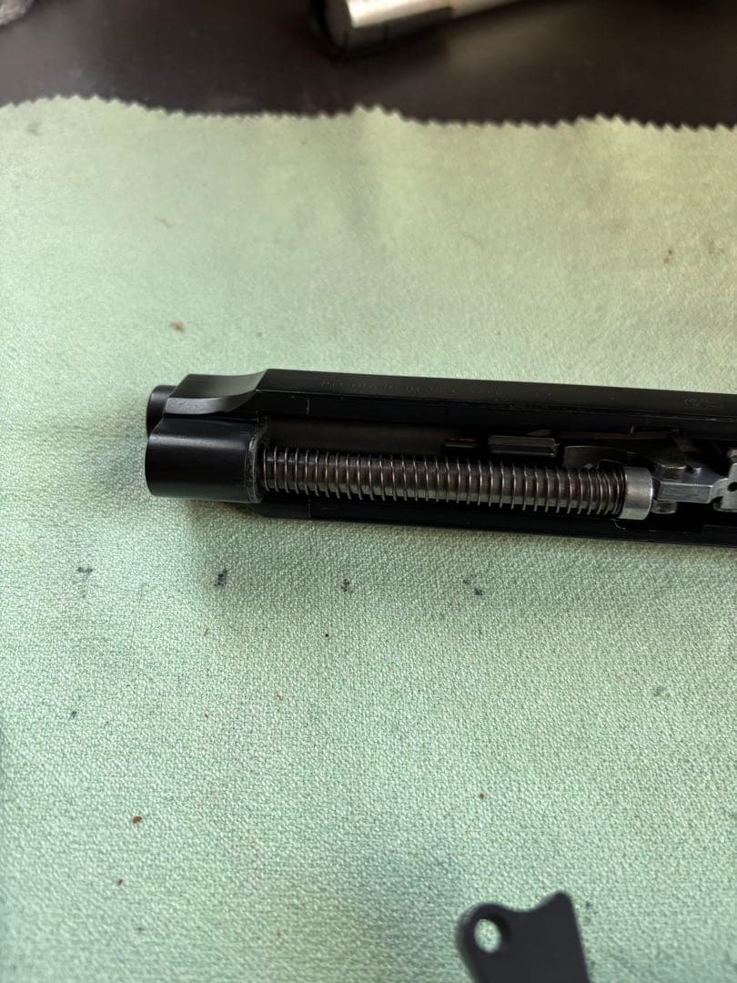 ガスガン ブラック マガジン付き