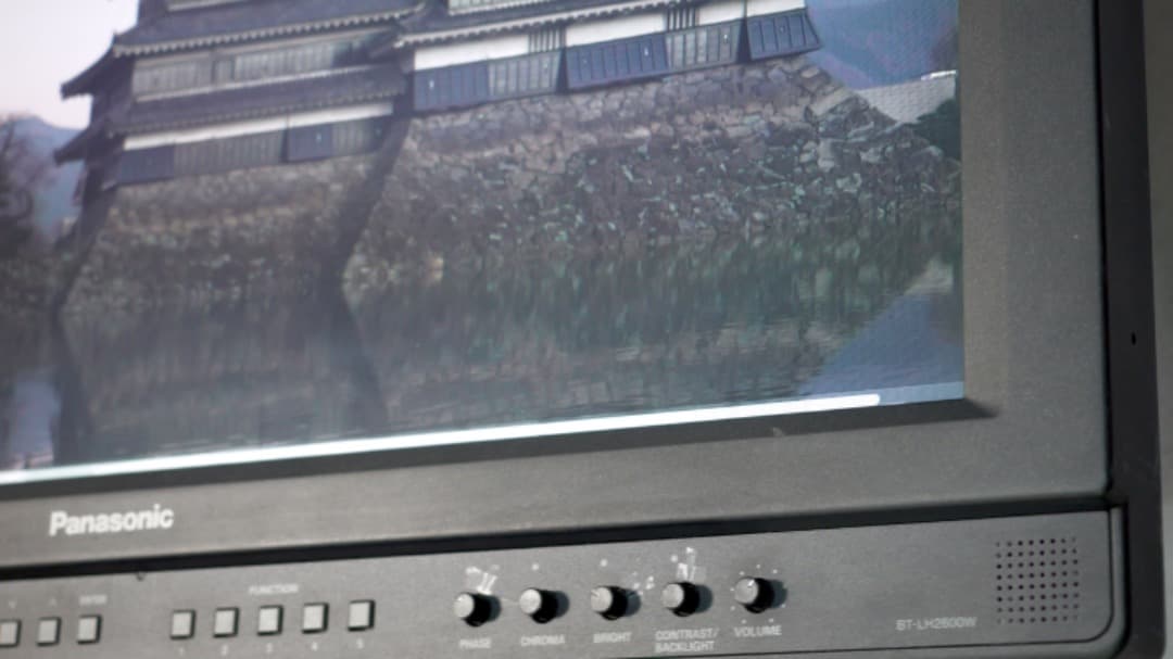 Panasonic 業務用モニター BT-LH2600W 中古品です。