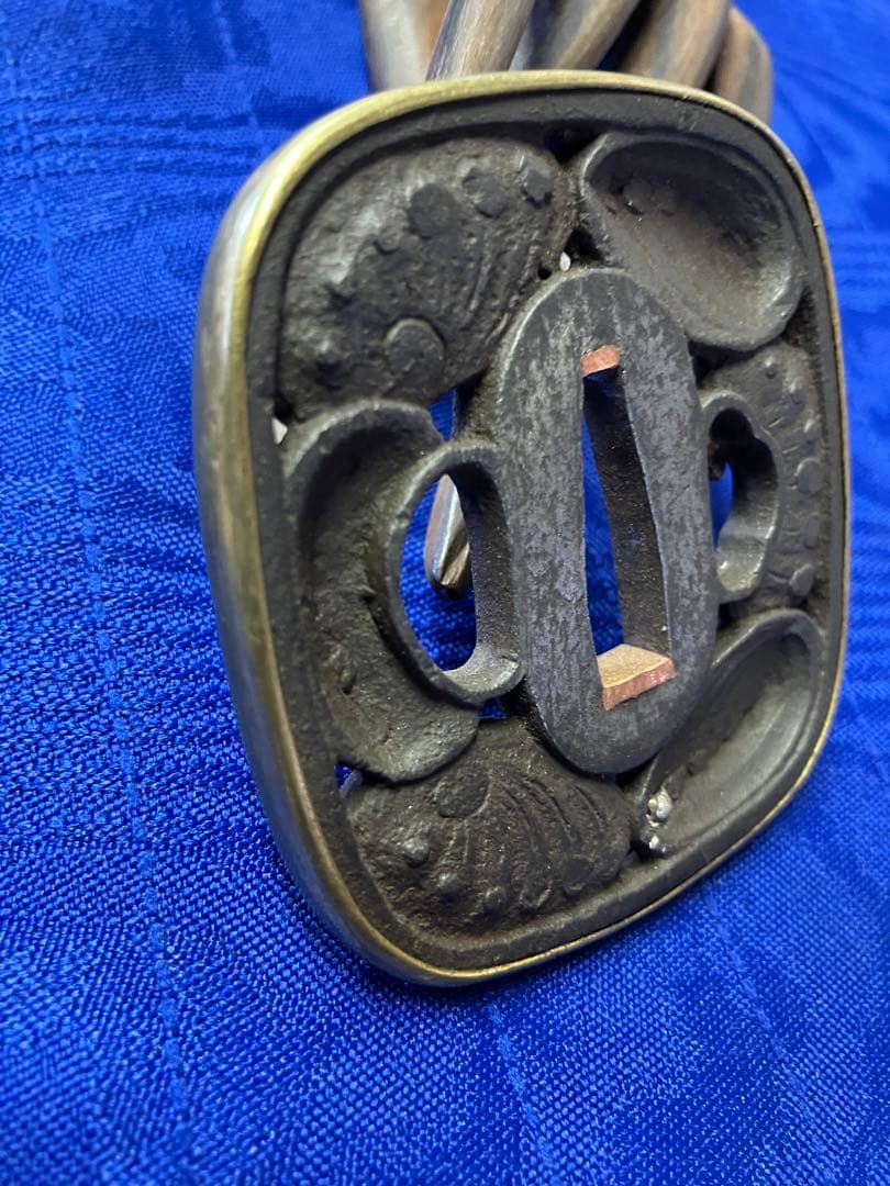 鍔　越前住記内作の銘　日本刀　時代物　貝　覆輪