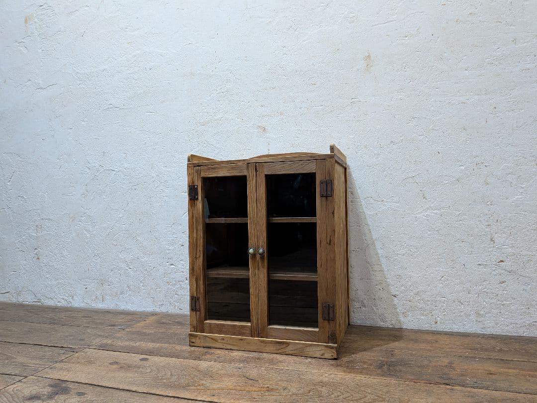 1120 アンティーク　杉のガラスケース　飾り棚　収納棚　キャビネット　レトロ