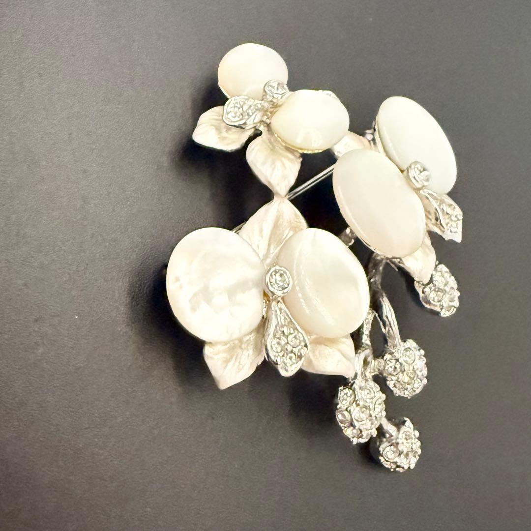 超希少✨未使用保管 ヴァンドームブティック　ブローチ　胡蝶蘭　白蝶貝