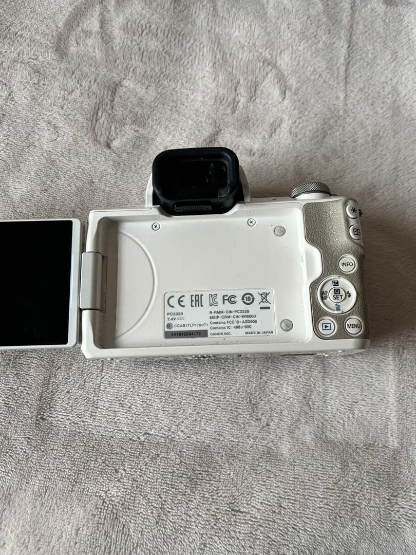 Canon EOS KISS M ミラーレスカメラ ホワイト　レンズ　セット