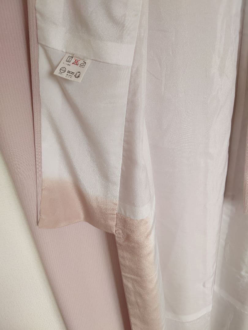 東レシルック 色無地 灰桜　くすみピンク　地紋　紋無し　洗える着物　袷