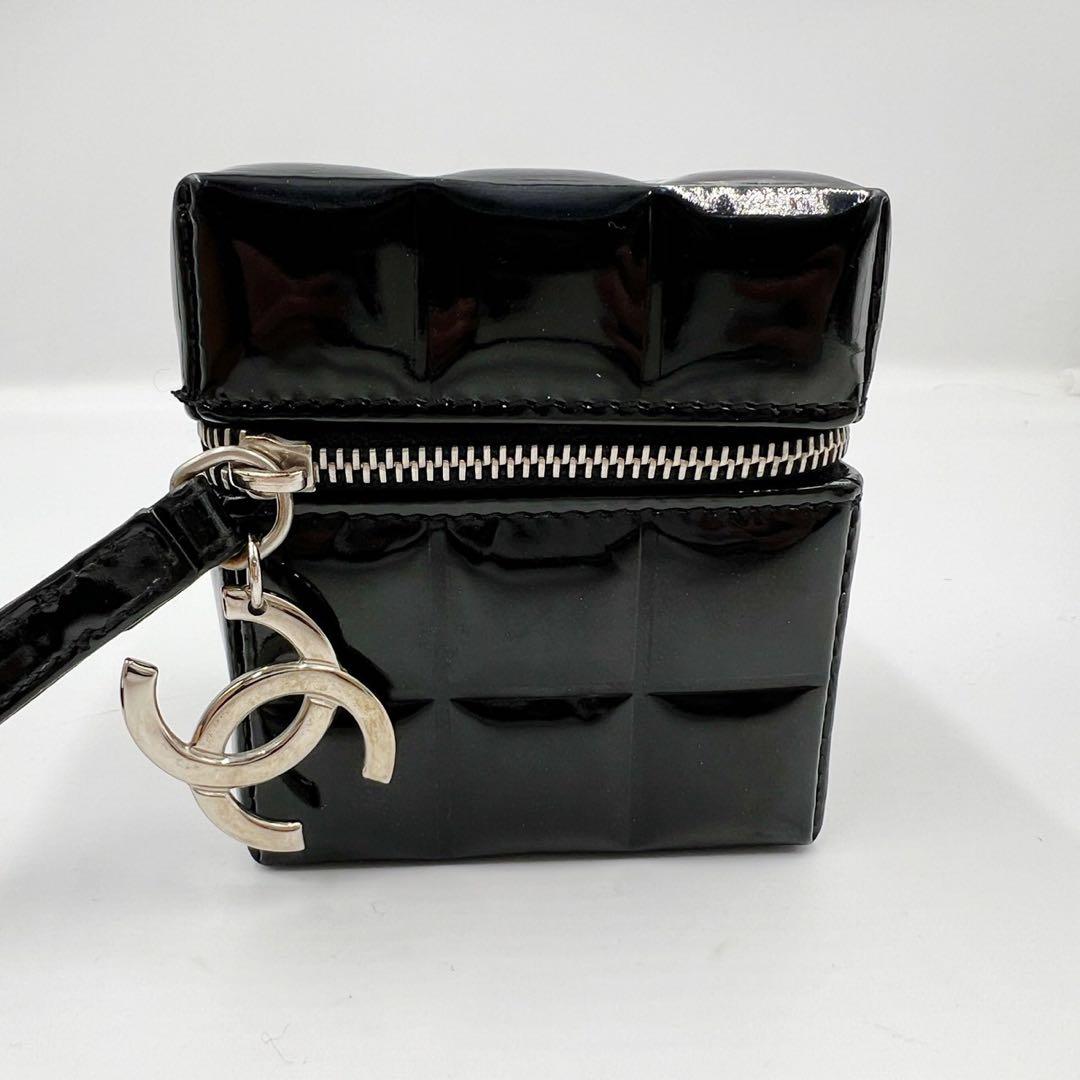 CHANEL シャネル　ココマーク　エナメル　バニティ　ポーチ　ブラック