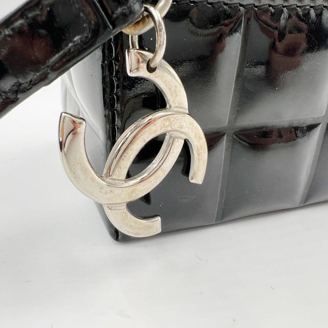 CHANEL シャネル　ココマーク　エナメル　バニティ　ポーチ　ブラック