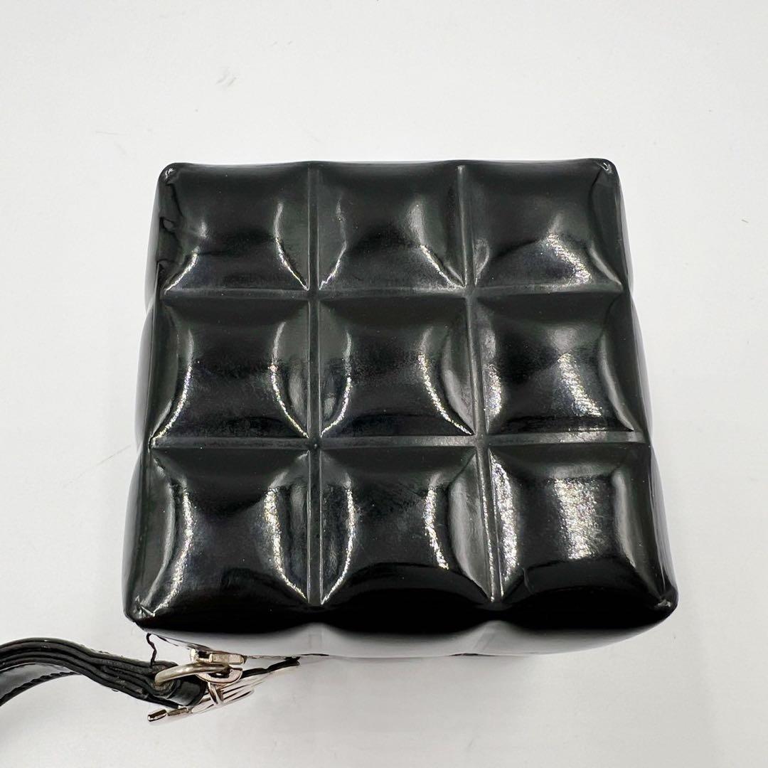 CHANEL シャネル　ココマーク　エナメル　バニティ　ポーチ　ブラック