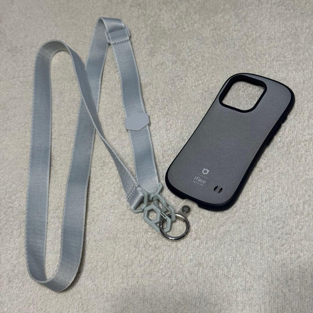 iPhone 15 Pro ナチュラルチタニウム 256G ケース+ストラップ付