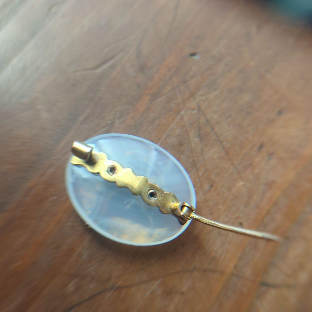 【アンティーク】ホワイトカルセドニーとトルコ石の勿忘草ブローチ