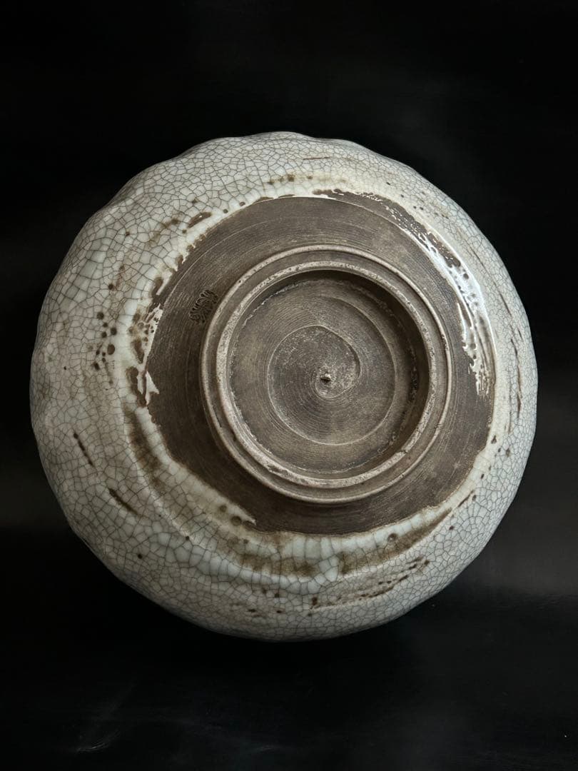 美しい古美術◾️蔵からステキな春蘭の描かれた雰囲気の良い陶器がでて来ました。