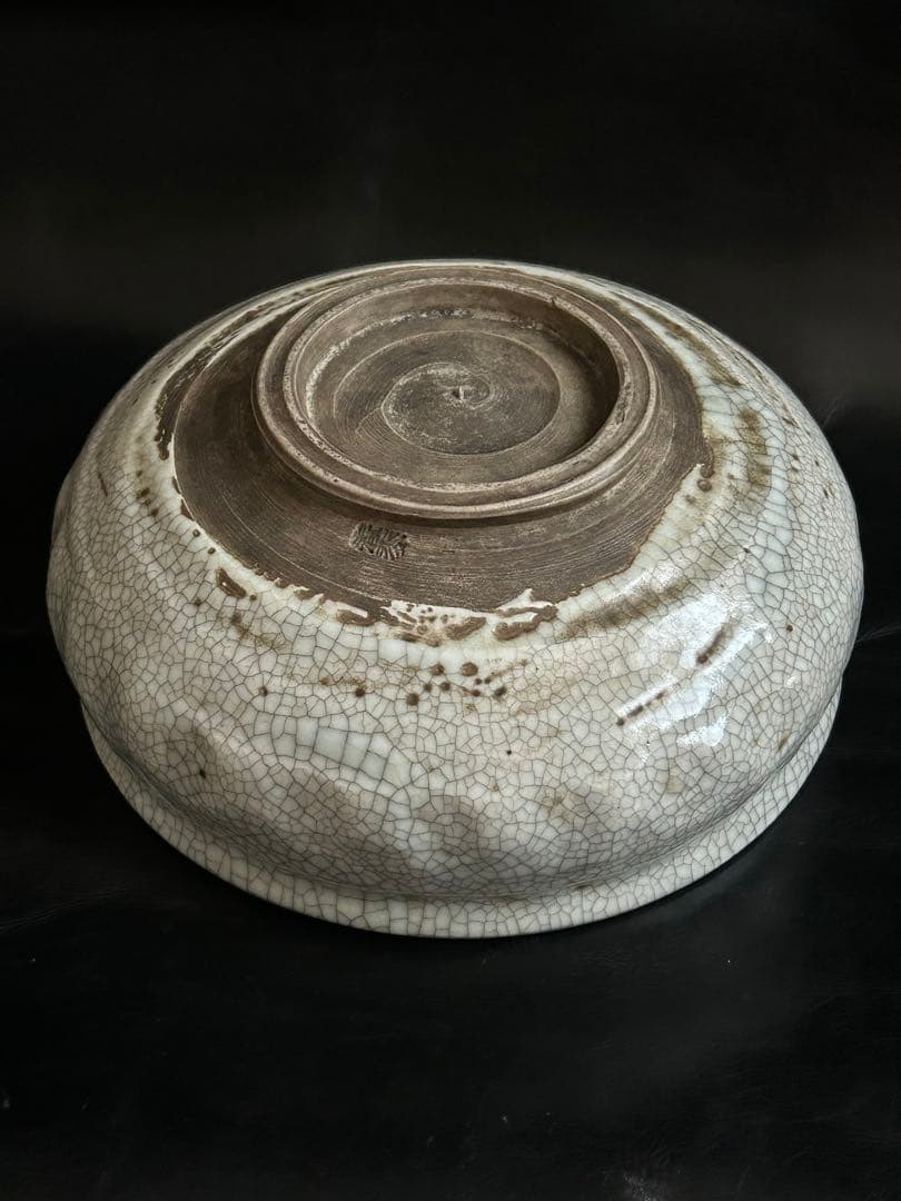 美しい古美術◾️蔵からステキな春蘭の描かれた雰囲気の良い陶器がでて来ました。