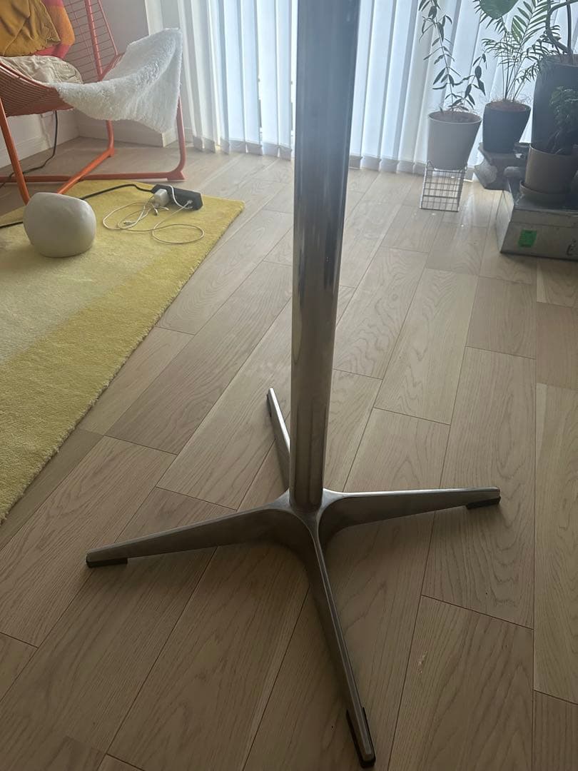 円形ホワイトダイニングテーブル、カフェテーブル　美品