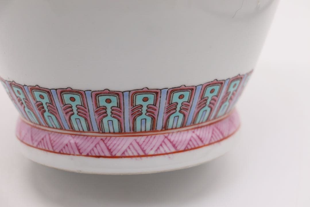 中国　大清乾隆年製銘　粉彩人物紋大瓶　送料込み0229