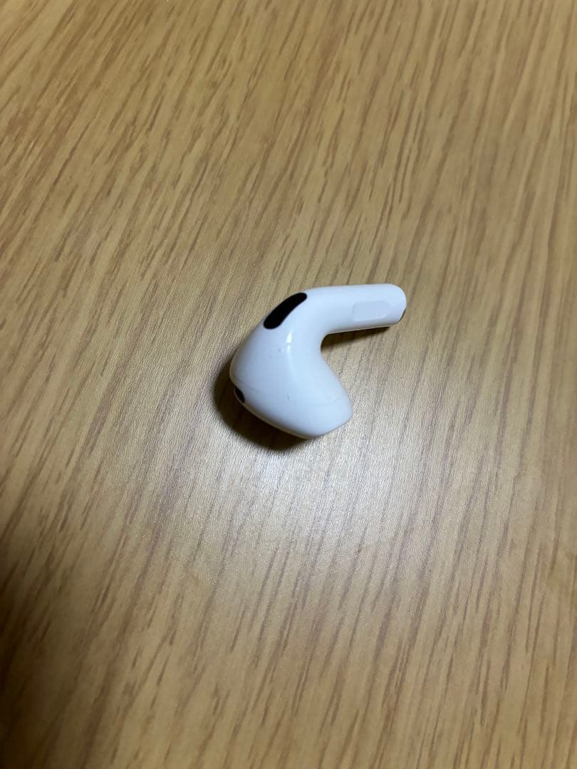 Apple AirPods 4本体 充電ケース付き　ノイズキャンセリング非搭載