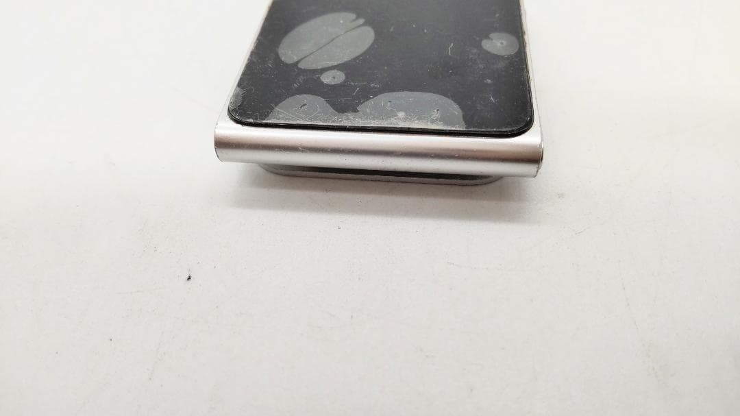 ジャンクApple iPod nano 8GB シルバー 第6世代 MC525J