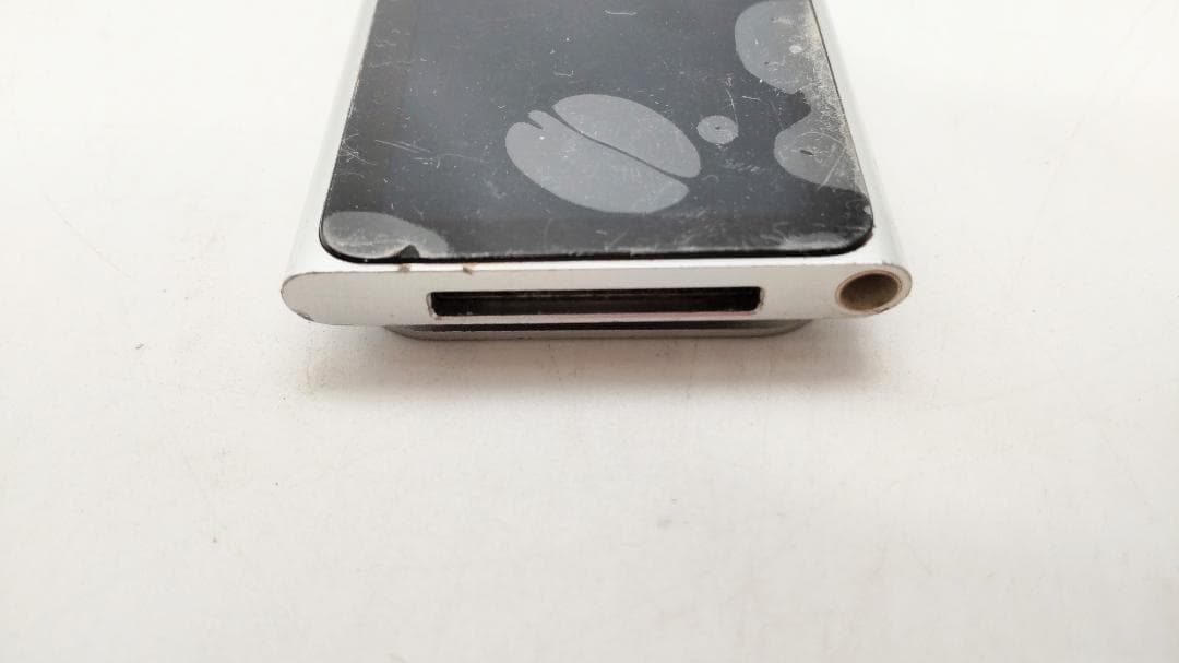 ジャンクApple iPod nano 8GB シルバー 第6世代 MC525J