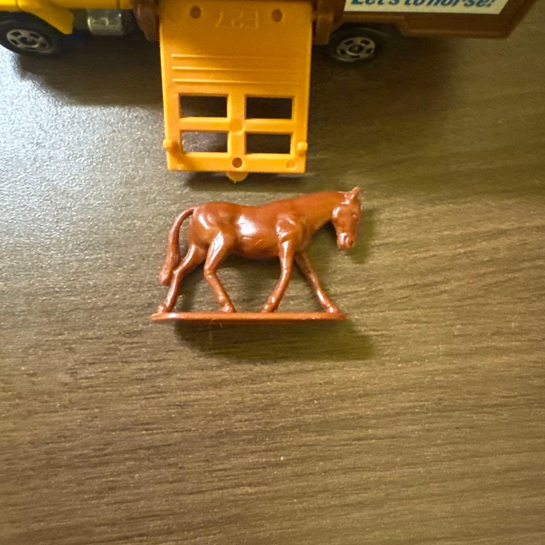 タータンです　トミカ フォードキャトルトラック 107 赤箱 日本製