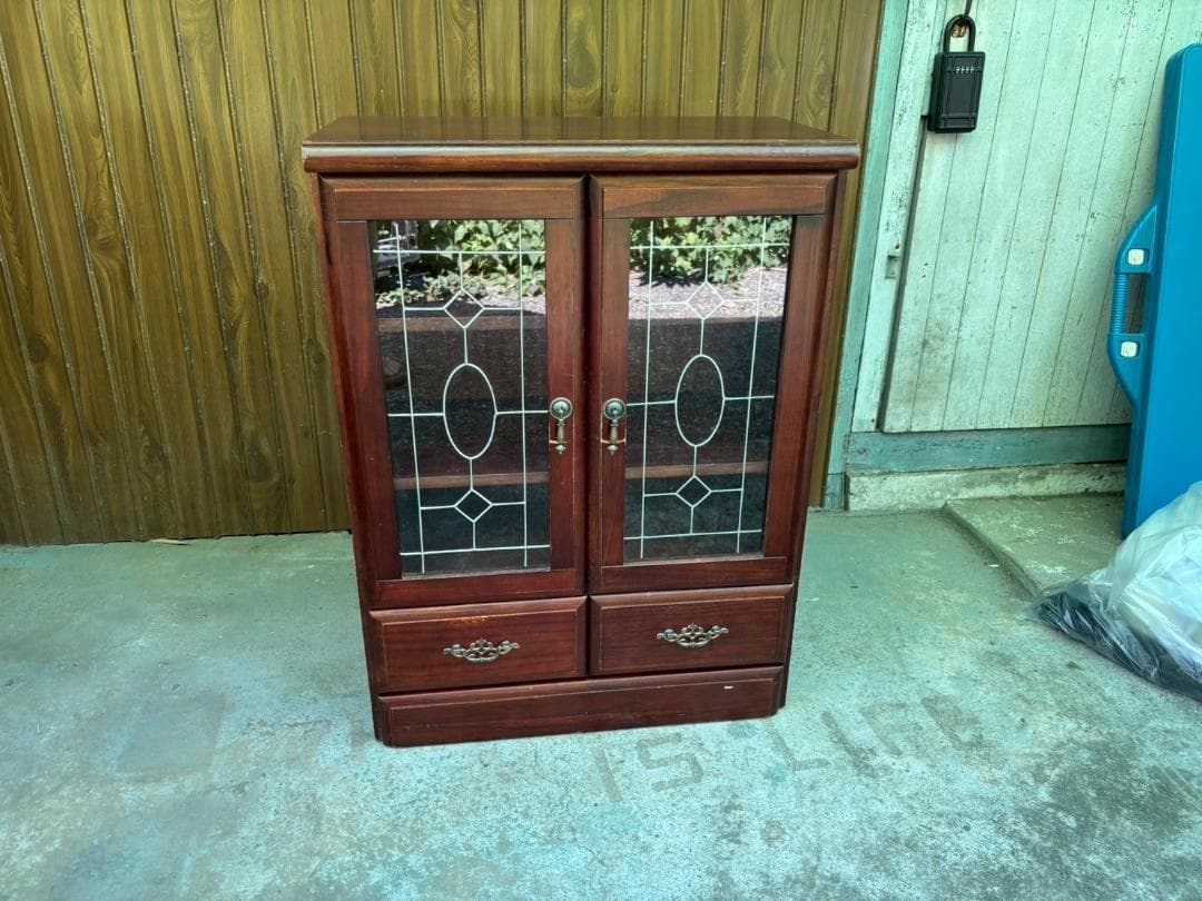 ステンド調　アンティーク　キャビネット　ガラス扉　ガラス戸棚　レトロ　インテリア