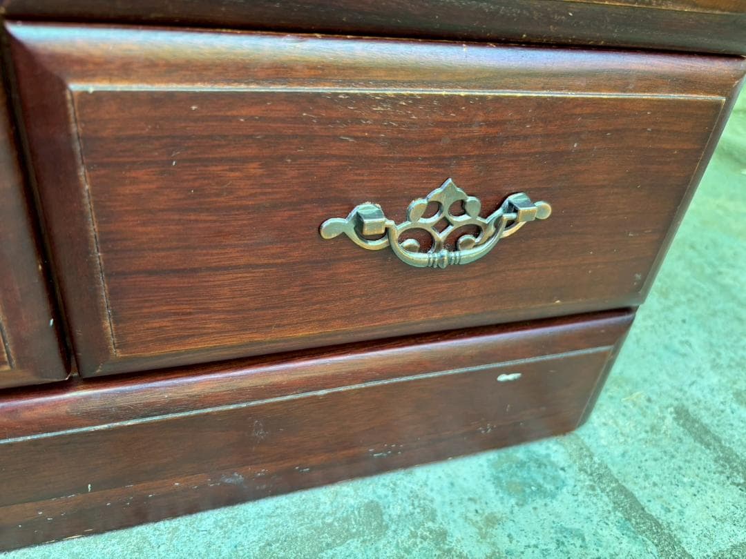 ステンド調　アンティーク　キャビネット　ガラス扉　ガラス戸棚　レトロ　インテリア