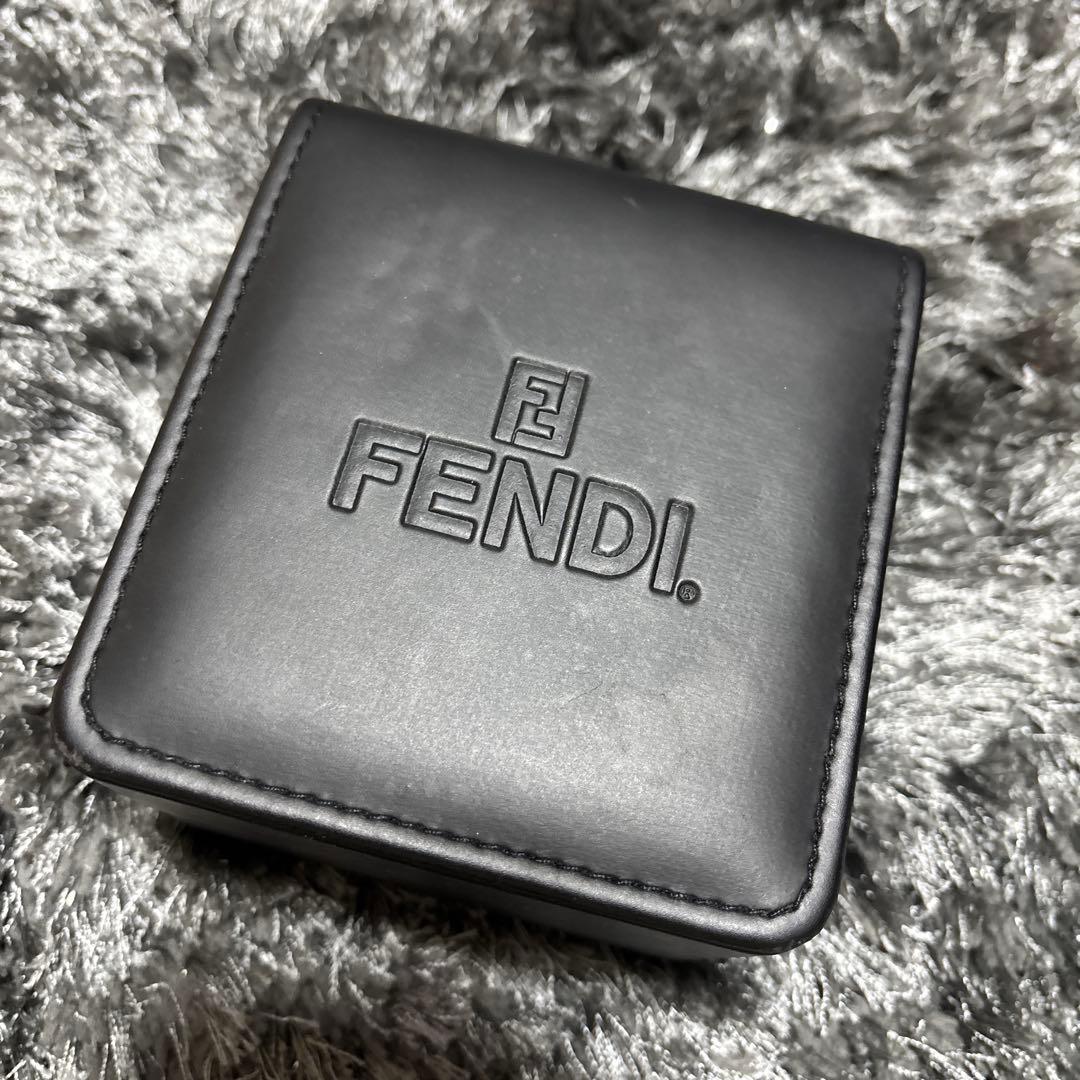 FENDI フェンディ バングルウォッチ ホワイトシェル 3250L