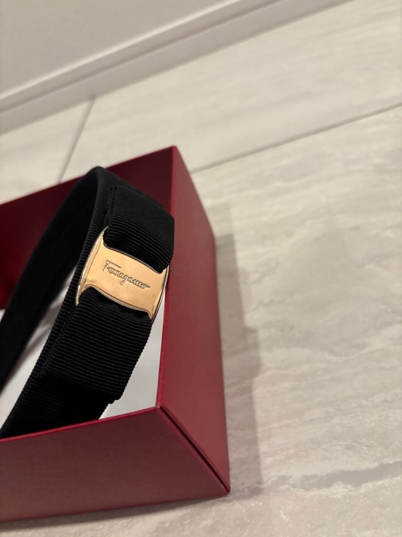 Salvatore Ferragamo 黒 リボンヘアバンド カチューシャ 美品