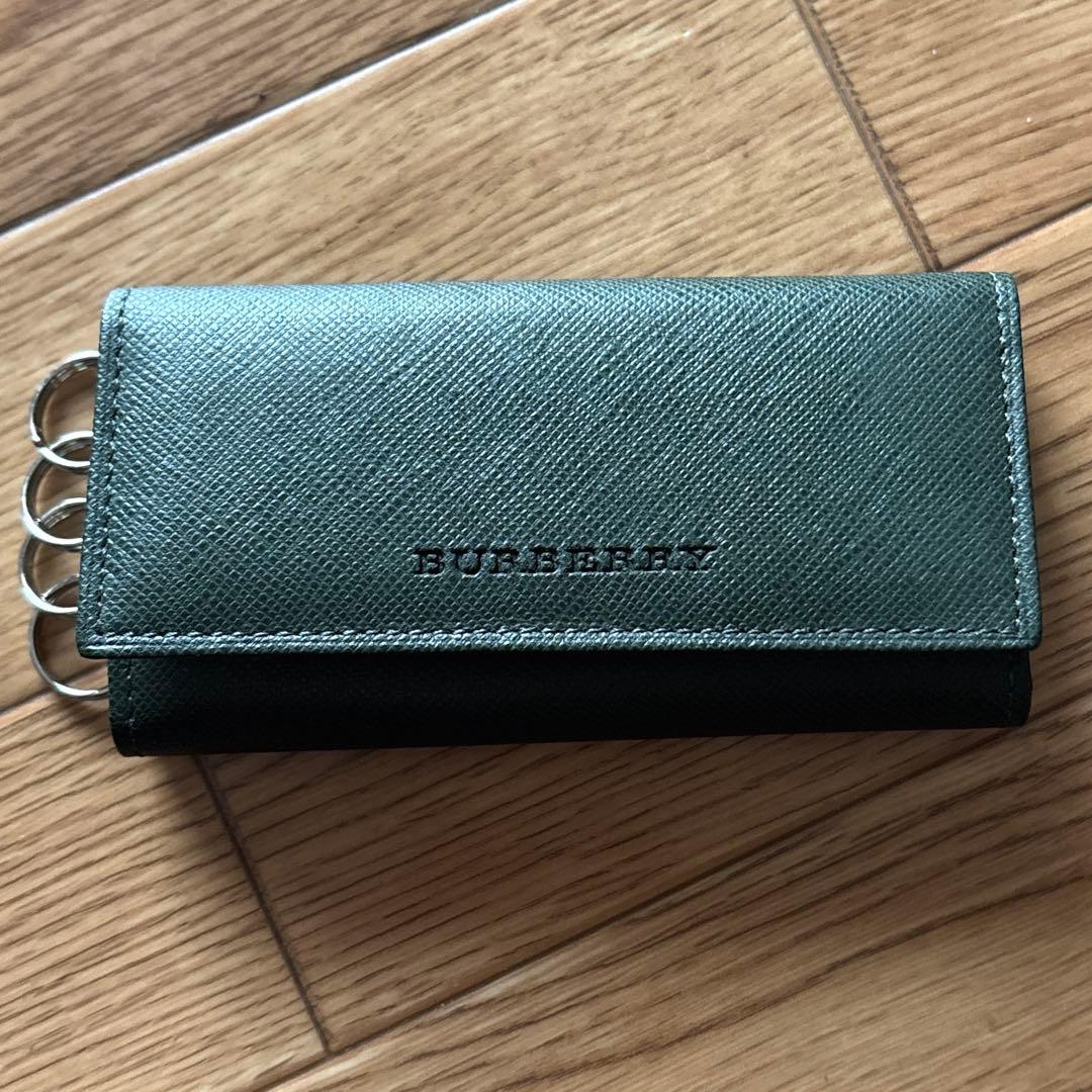 Burberry キーケース FN5504 GE78カーキ