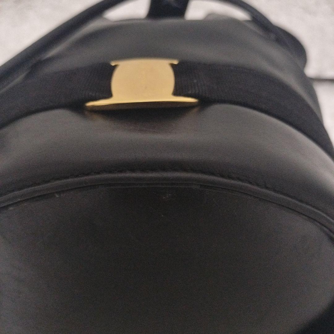 美品✨フェラガモ 巾着 ショルダーバッグ ヴァラ ガンチーニ ブラック