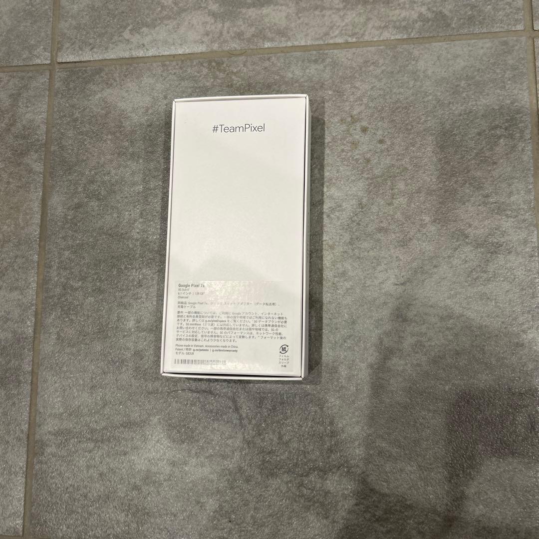 Google Pixel 7a（チャコール）とケース