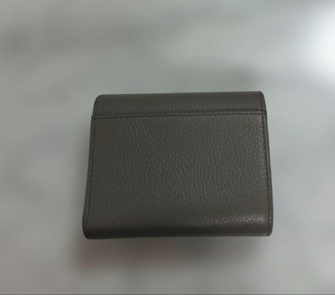 miu miu ヴィッテロダイノレザー フラップ折り財布 ベージュ