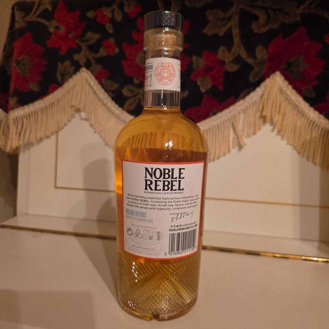 [再入荷] Noble Rebel & The Hive <2本>フェルト