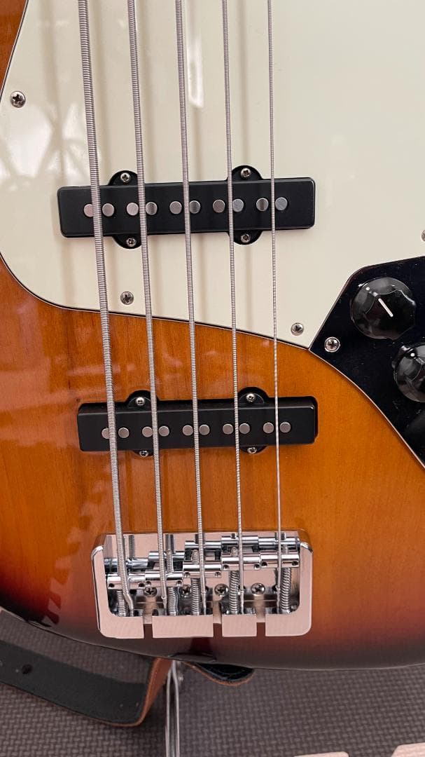 11/22(土)まで　Fender USA American JazzBassV