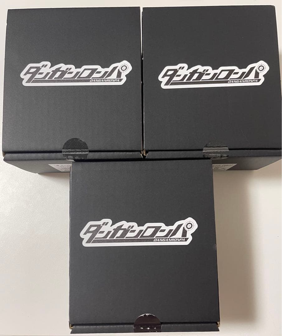 ダンガンロンパ　ハート型アクリルバッジ　vol.1.2.3