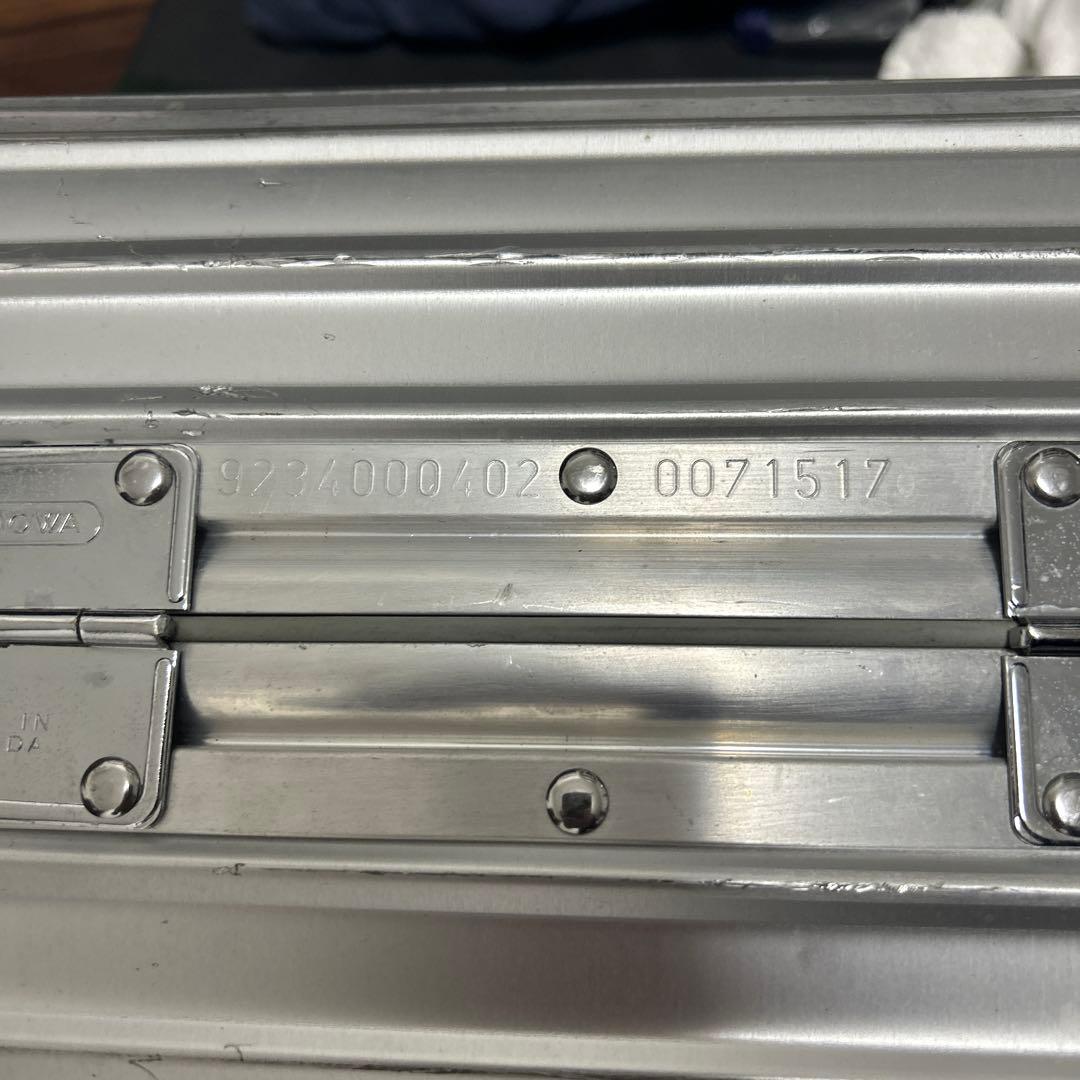 美品 リモワ トパーズ 26L 機内持ち込み 4輪 TSAロック チタニウム