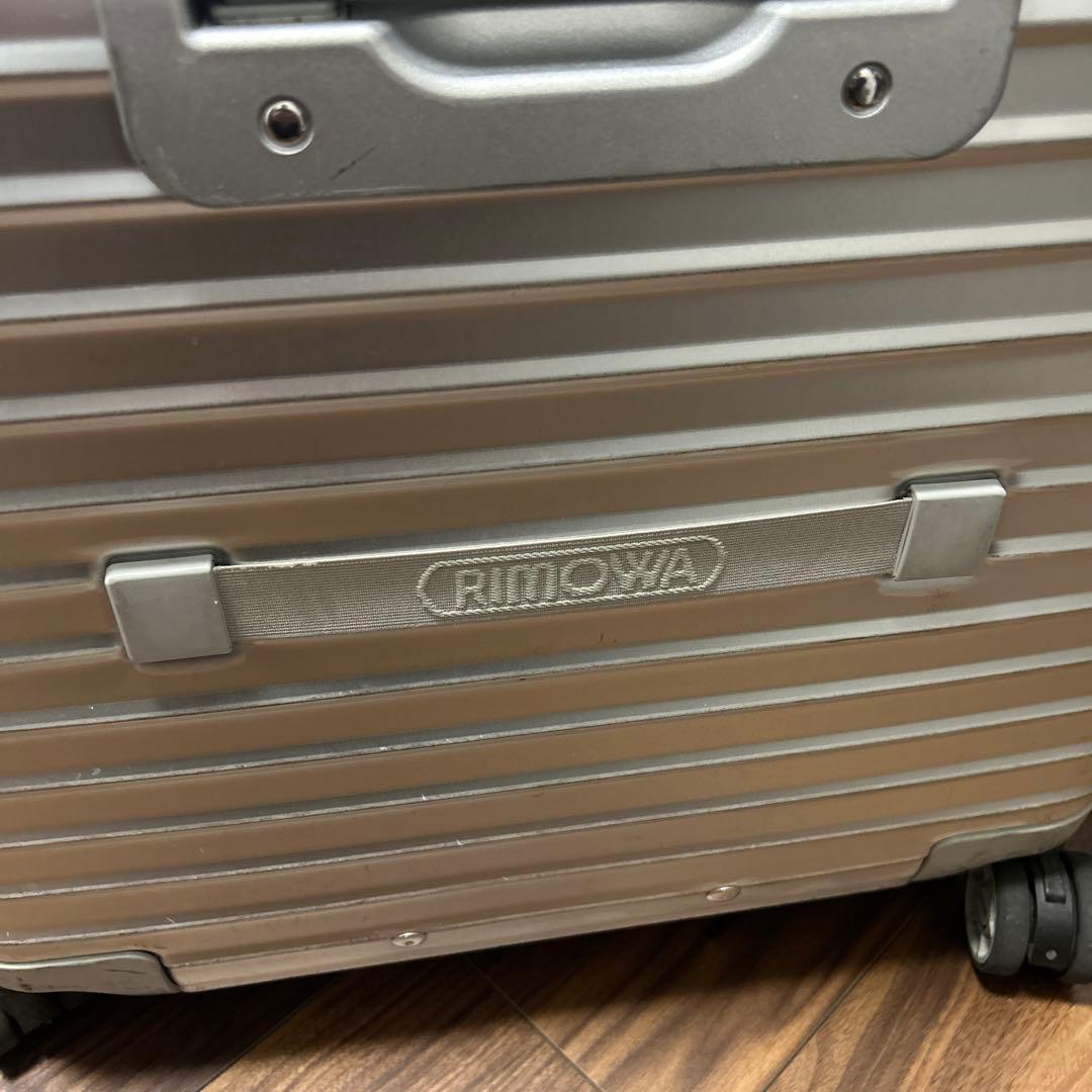 美品 リモワ トパーズ 26L 機内持ち込み 4輪 TSAロック チタニウム