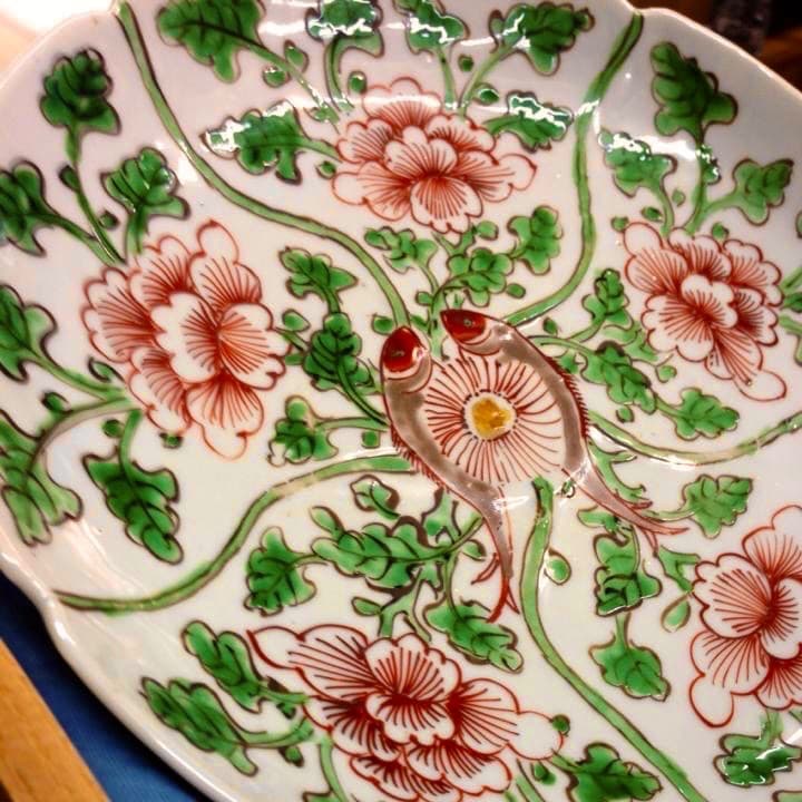 南京赤絵　五彩双魚捻花文中皿