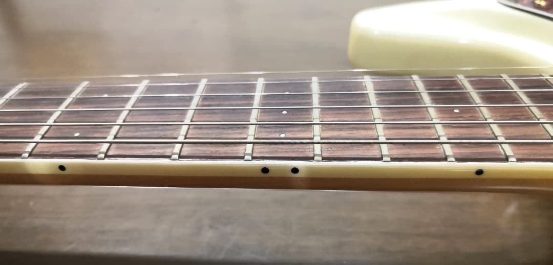 モズライトエレキギター白 専用ハードケース付き