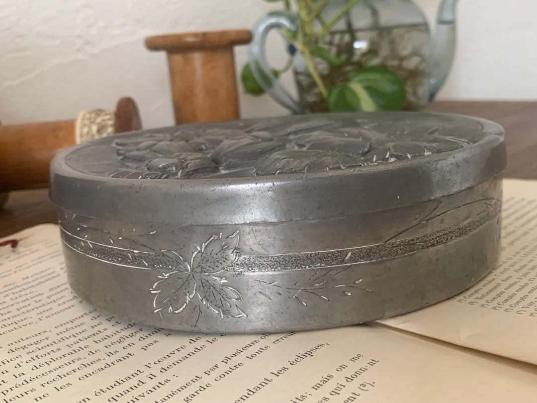 フランスアンティーク　ピューター　小物入れ　エンボス加工　蚤の市　ブロカント