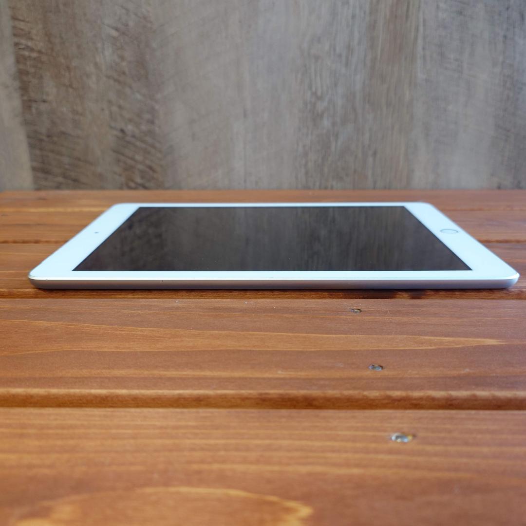 iPad 第5世代 32GB A1823 Wi-Fi+Cellular 本体